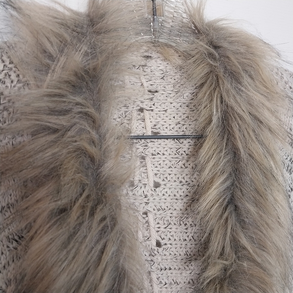 Faux fur trim cableknit cardigan - Picture 9 of 15